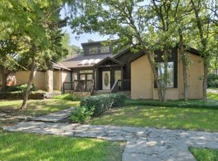 2703 Lincoln Dr, Arlington, TX 76006