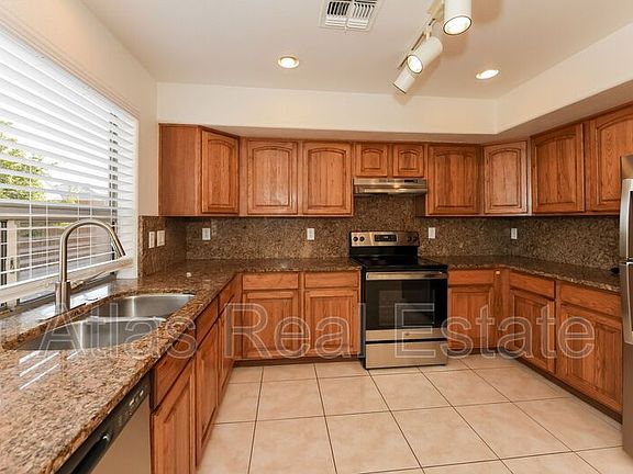 4th image of 42380 W Michaels Dr
