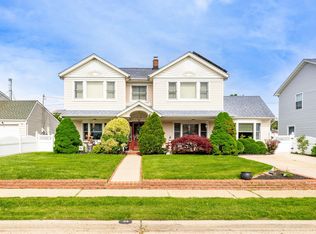 29 Water Ln N, Levittown, NY 11756