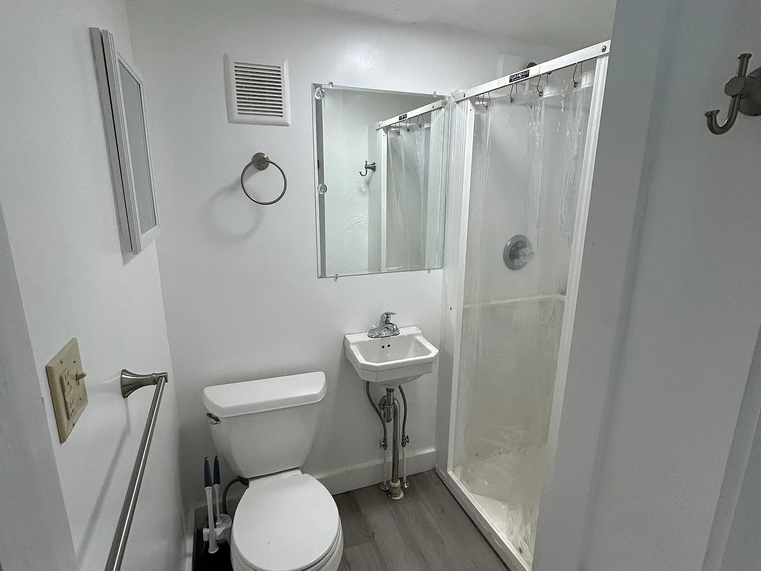 Studio, 300 sqft, $635 — Photo 4