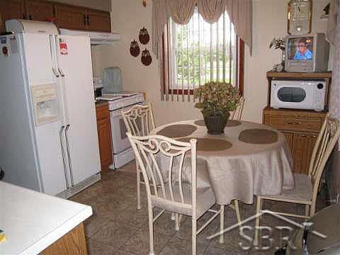 3rd image of 2910 S Outer Dr