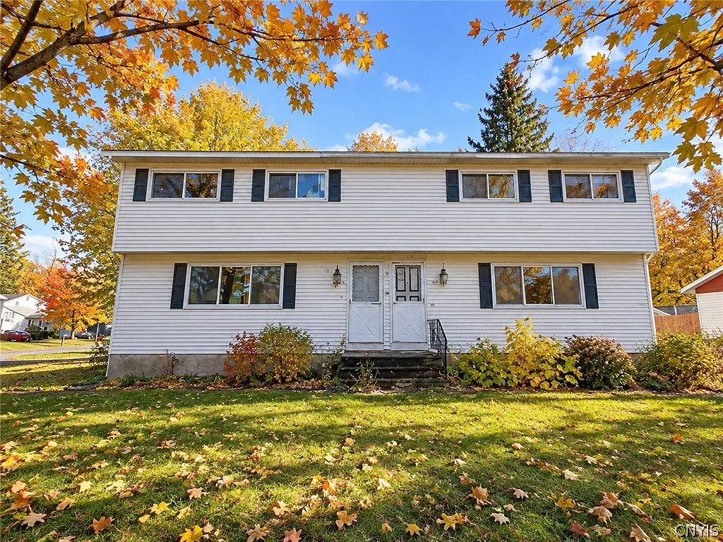3 bed, 1.5 bath, 1400 sqft, $2,095 — Photo 1