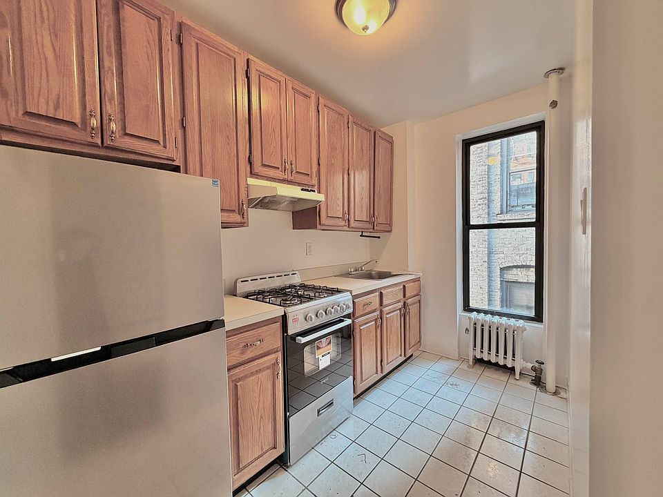2nd image of 108 W 81st St APT 3R