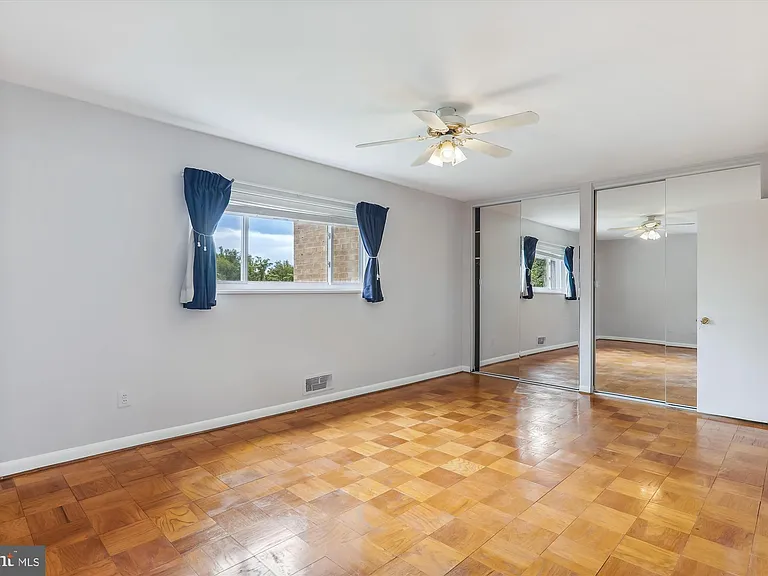 10631 Montrose Ave #M-202 — Photo 22