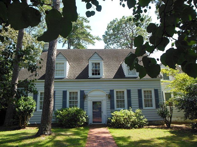1st image of 1001 Woodlawn Dr