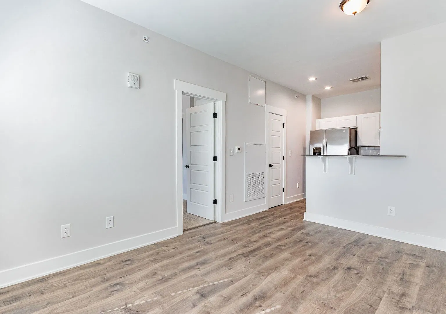 813 N O'Neil Street — Photo 4