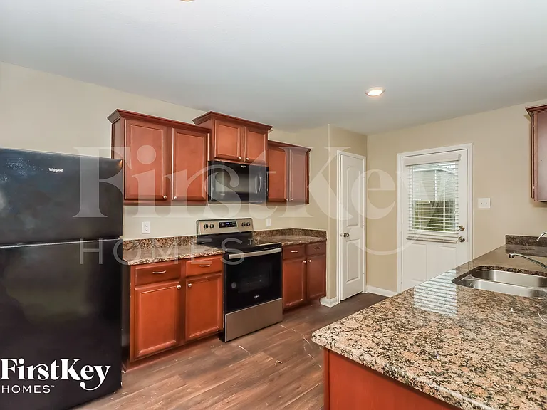8015 Distant Harbor Rd — Photo 5