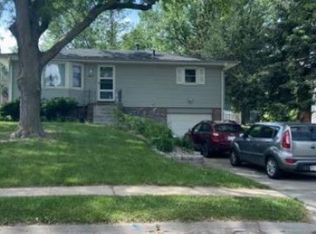 8537 Lakeview Dr, Omaha, NE 68127