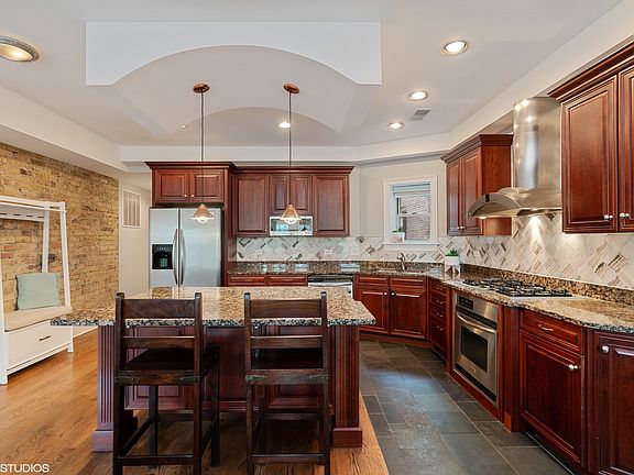 5th image of 4424 N Winchester Ave #2N