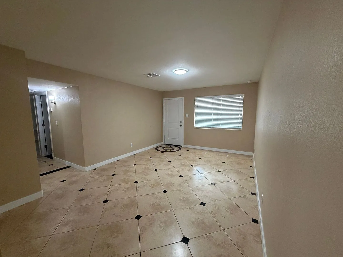 3 bed, 1.5 bath, 1020 sqft, $1,700 — Photo 3