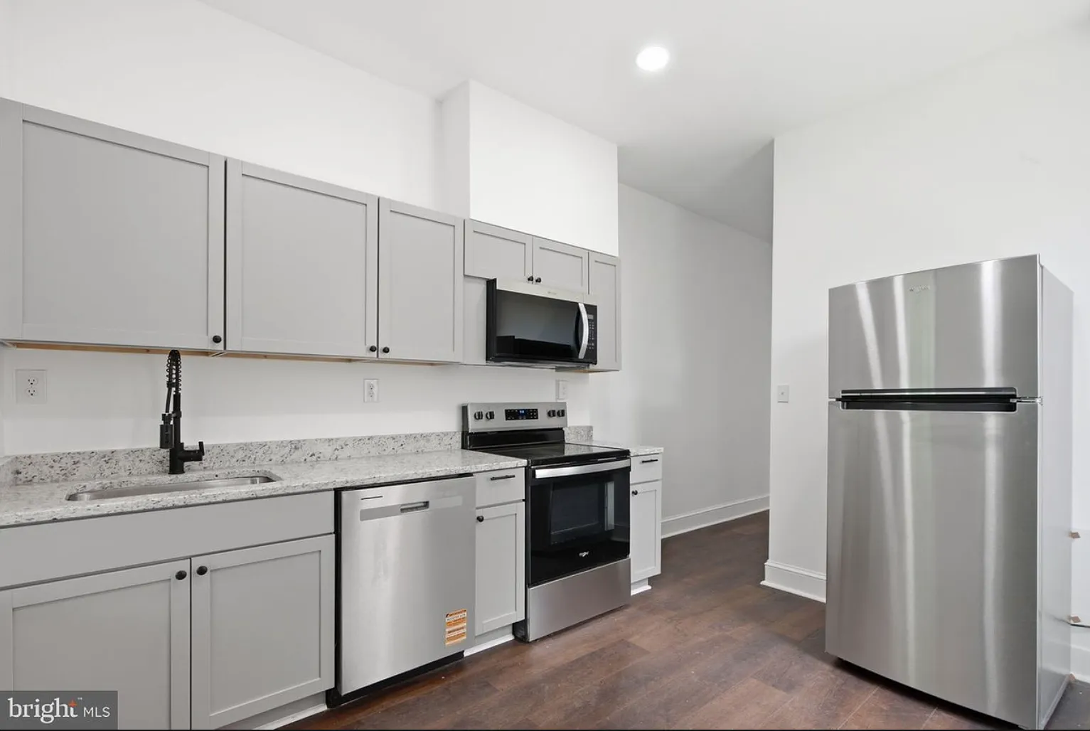 1 bed, 850 sqft, $1,400 — Photo 3