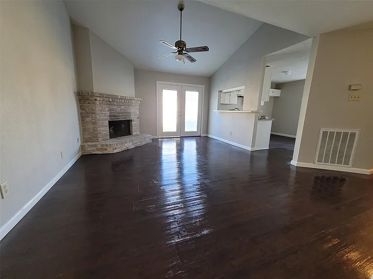 5543 Ambern Dr — Photo 2