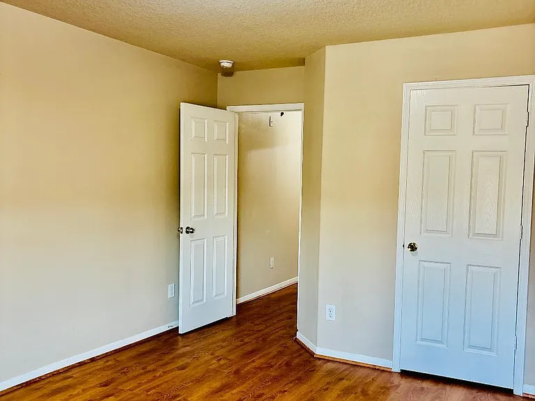 9947 Valance Way — Photo 32