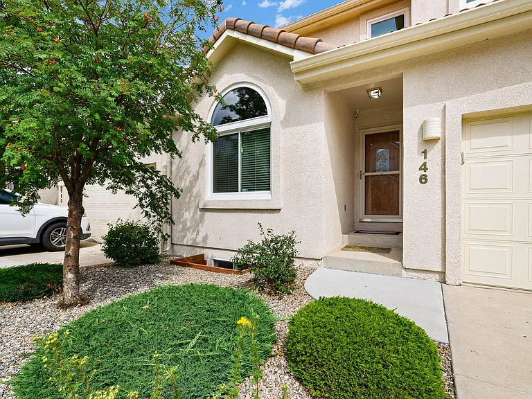 146 Luxury Ln — Photo 2