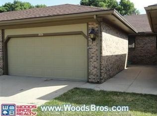 7030 Shamrock Rd, Lincoln, NE 68506