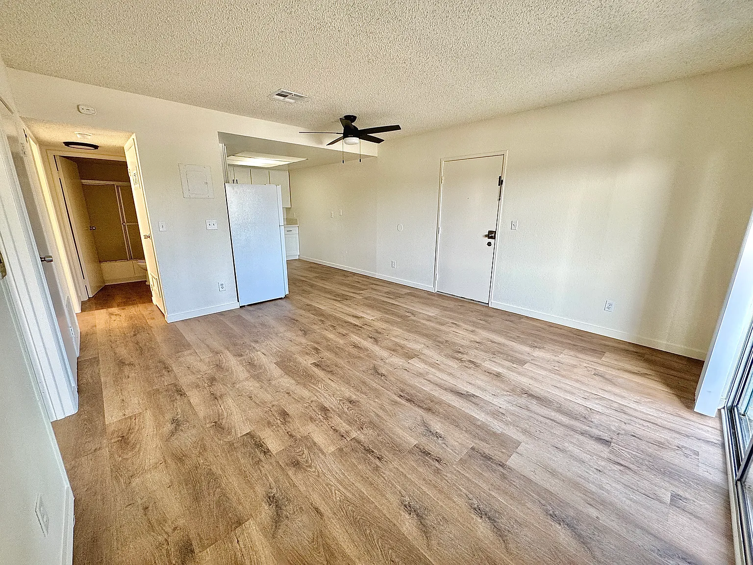 2 bed, 1000 sqft, $2,295 — Photo 4