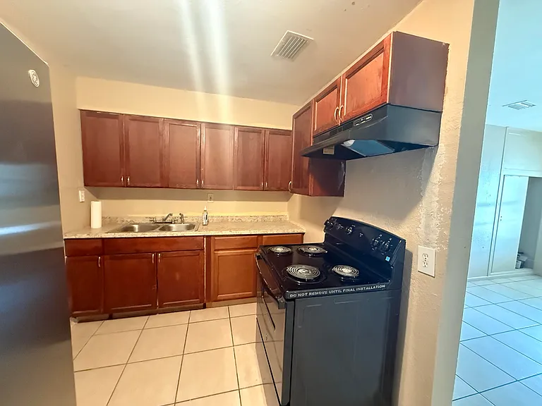 1604 Zephyr Ave — Photo 5