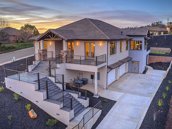 3rd image of 905 Wolf Ct