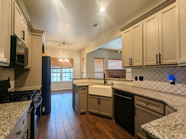 505 SW 159th St — Photo 3