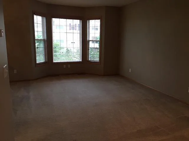 4504 Village Square Blvd N — Photo 10
