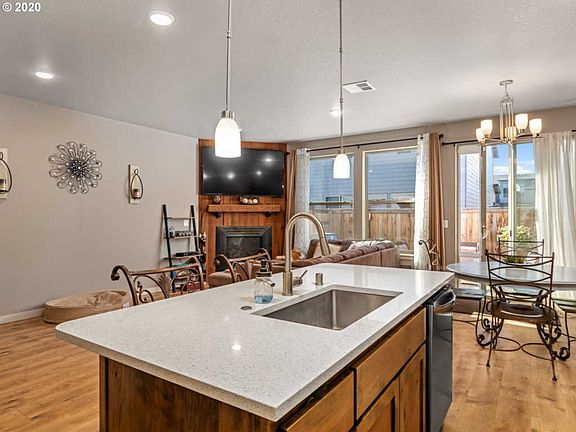 3rd image of 12327 NE 116th Way