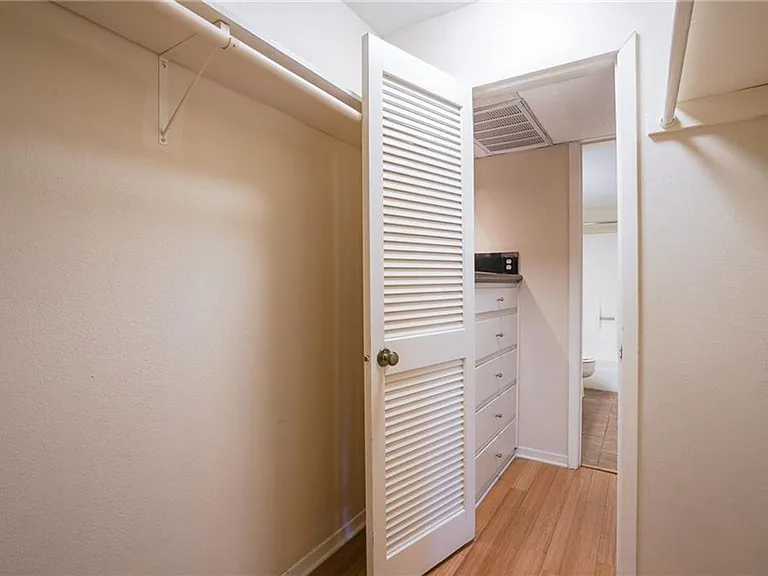 1000 W 26th St #103 — Photo 11