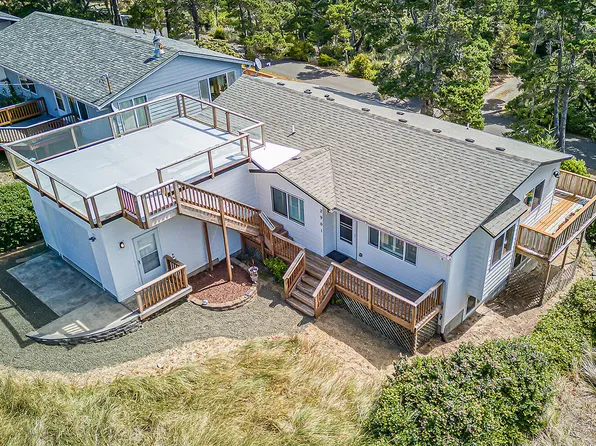 2901 NW Bayshore Loop, Waldport, OR 97394