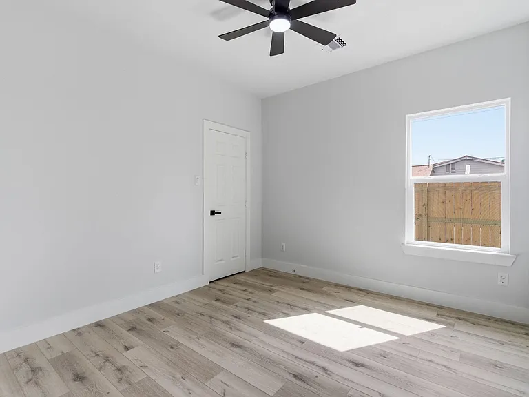 7040 Kinney St — Photo 17