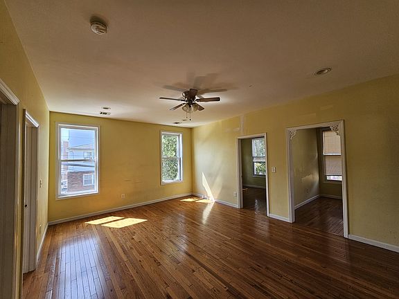 Large living space for entertainment