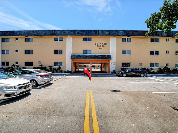 2nd image of 7910 Taft Street #206