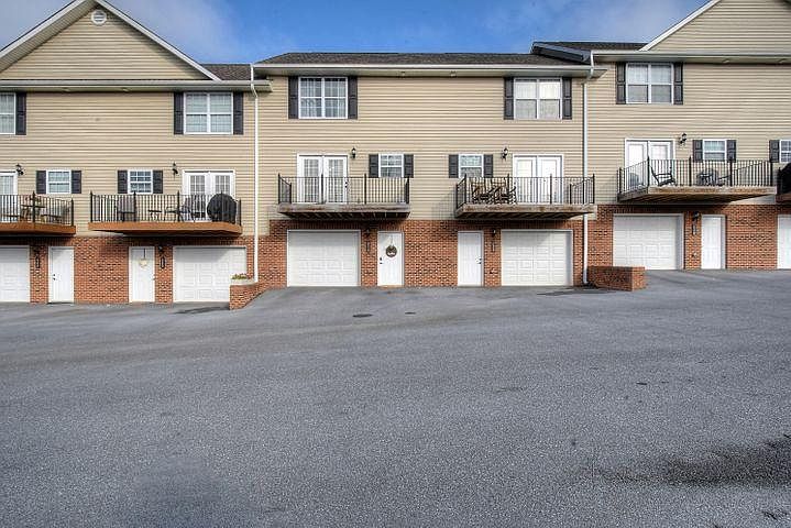 1st image of 656 Grays Pointe Ct