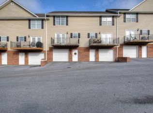 656 Grays Pointe Ct, Johnson City, TN 37615