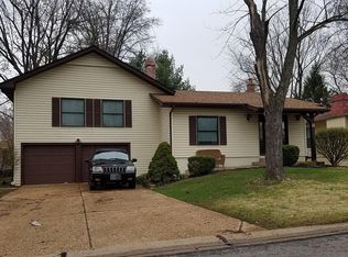 8 Sylvia Ln, Saint Peters, MO 63376