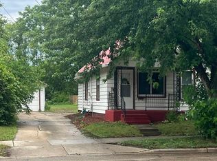 827 E Memorial Dr, Janesville, WI 53545