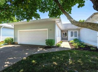5957 Crow Valley Park Dr, Davenport, IA 52807