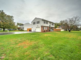 1 Laurel Ln, Schenectady, NY 12304