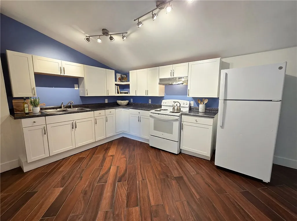 2 bed, 2121 sqft, $1,600 — Photo 2