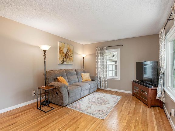 4th image of 1215 Woodland Ave