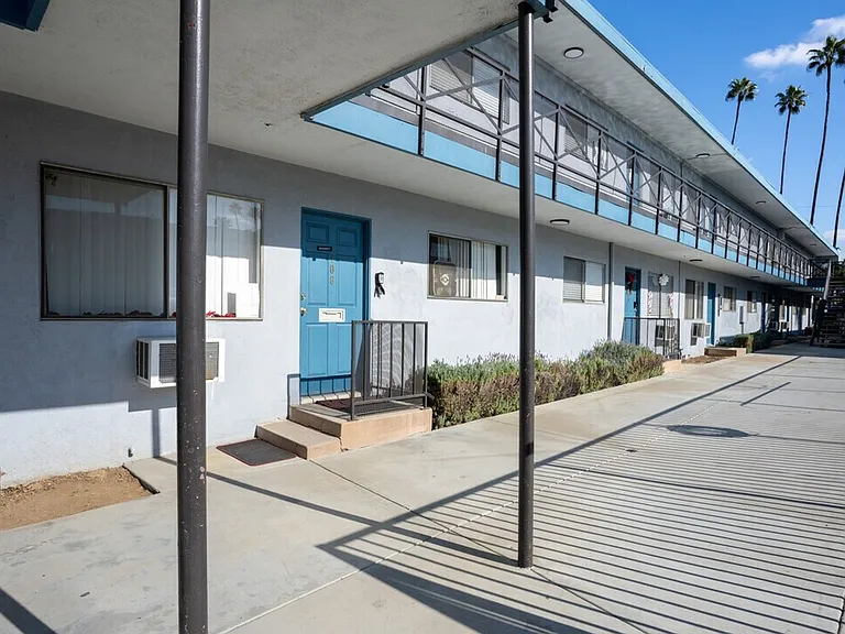Palm View Apartments in Azusa — Photo 16