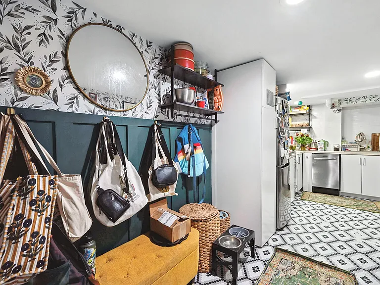 1120 I St NE #BASEMENT — Photo 2