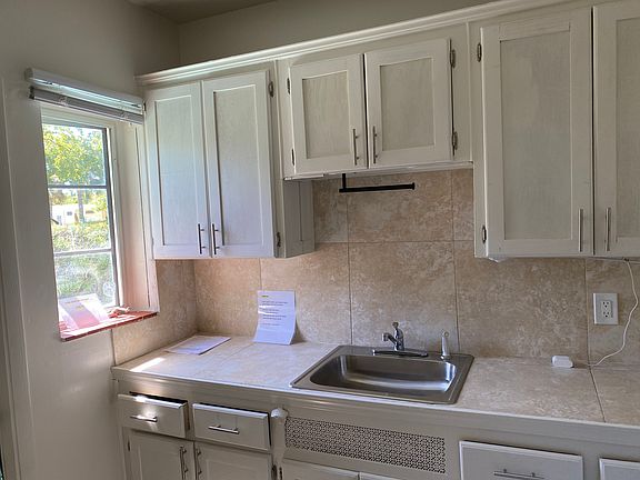 3rd image of 415 SE 11th Ct #20