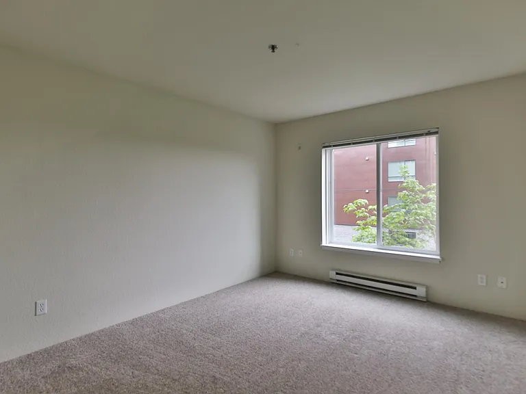 Charbonneau Apartments — Photo 33