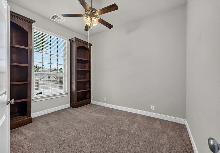 9010 Gate Run — Photo 18