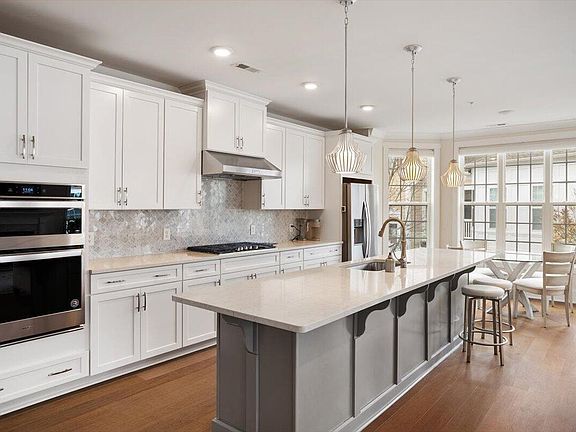 2nd image of 10530 Sablewood Dr #215