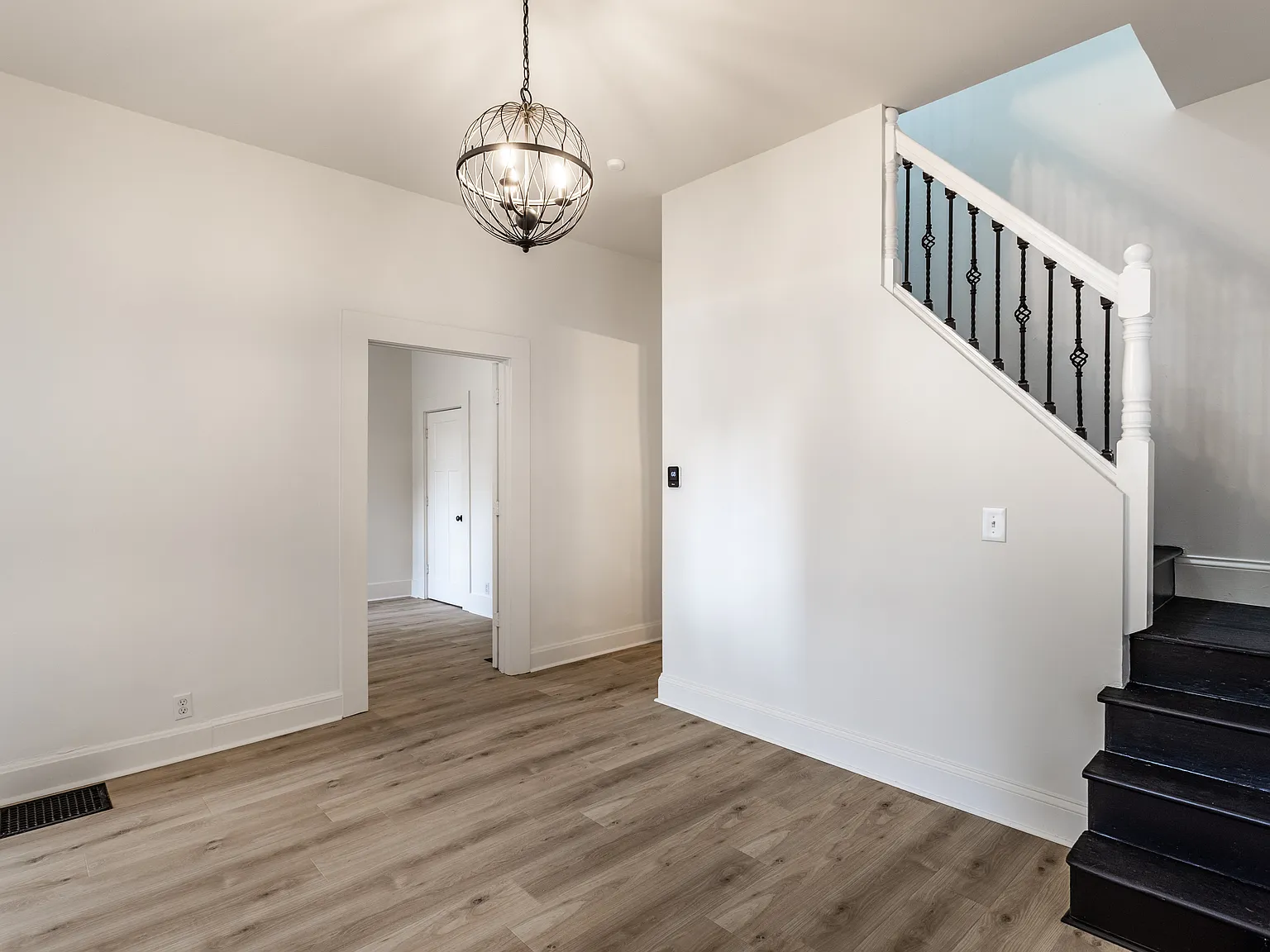 3 bed, 2.0 bath, 1630 sqft, $2,195 — Photo 2