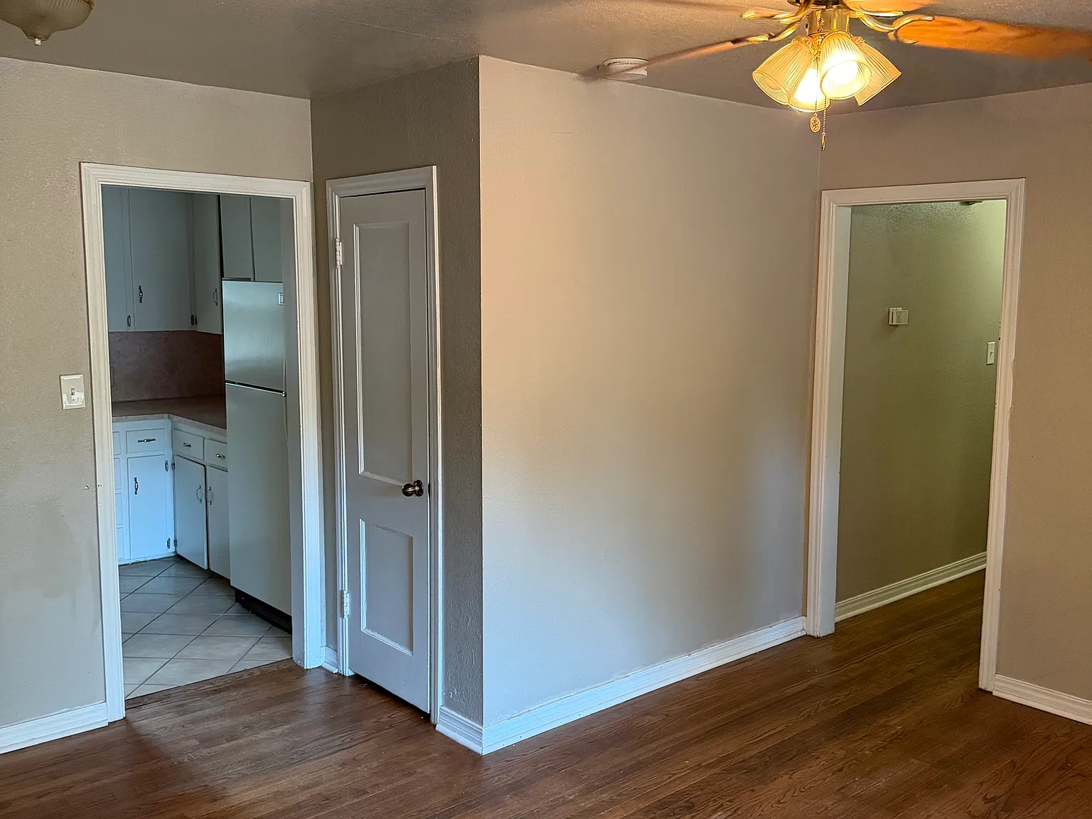 3 bed, 864 sqft, $1,400 — Photo 2