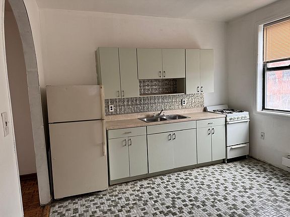 2nd image of 836 Newark Ave Floor 3