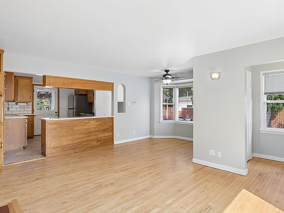 4th image of 3512 S Division St