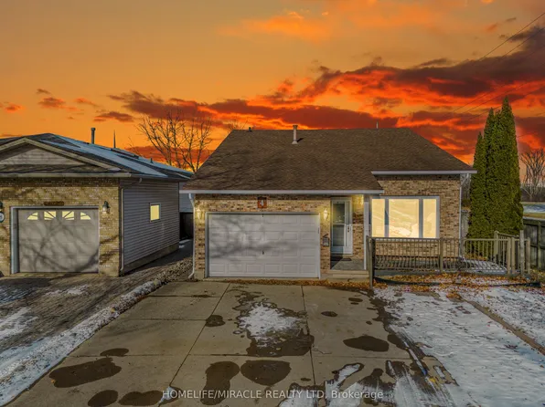 4 Eastwood Dr, Welland, ON L3C 6W3