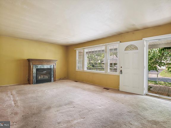 3rd image of 12833 Point Pleasant Dr